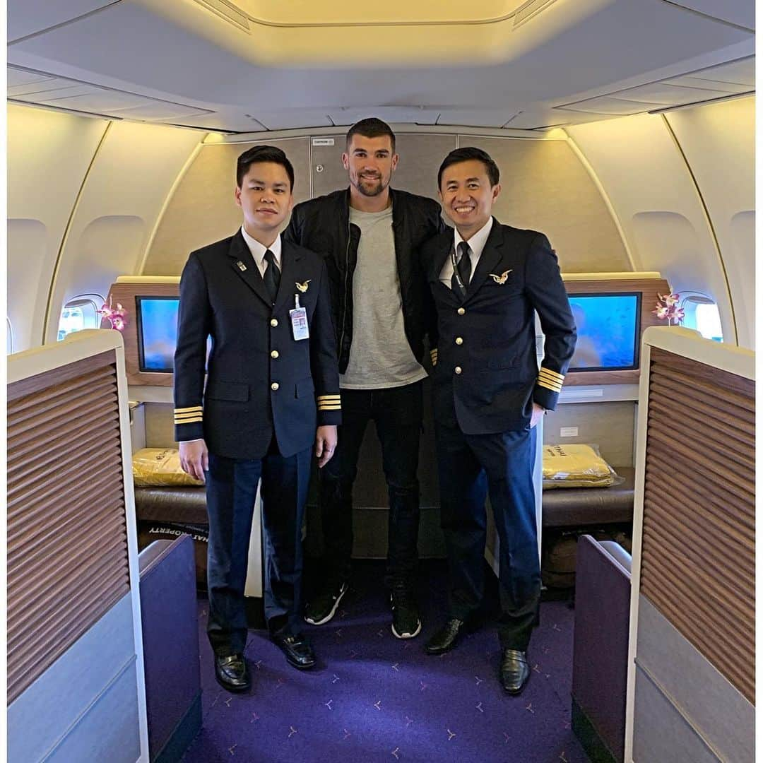 マシュー・ライアンさんのインスタグラム写真 - (マシュー・ライアンInstagram)「Hope the @thaiairways customers enjoyed their flight 🙈. Back in the UK now and looking forward to beginning preparations for our biggest season yet. @thaiairways.au #smoothassilk」6月27日 16時32分 - matyryan