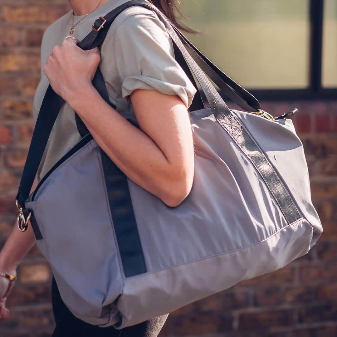 アクセサライズのインスタグラム：「Get two looks in one with this reversible weekender and go from a sassy animal print to cool and calm grey. Created with lots of storage space, this lightweight carry-all is just in time for your summer travels. 📷 @roseiannbutcher 🔍 7906180100  Tap the link in the bio to shop ow.  #Accessorize #Accessorizer」