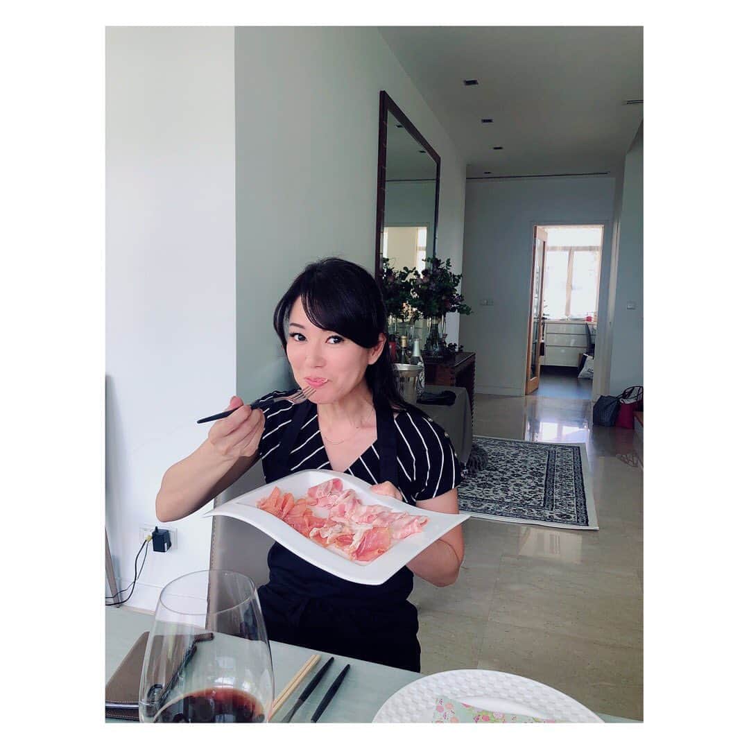 望月理恵さんのインスタグラム写真 - (望月理恵Instagram)「まきちゃんちでご飯  スライサーを使った生ハムが 素晴らしく美味しい✨  いい旅になりました。 ありがとう〜」6月27日 17時01分 - mochiee28