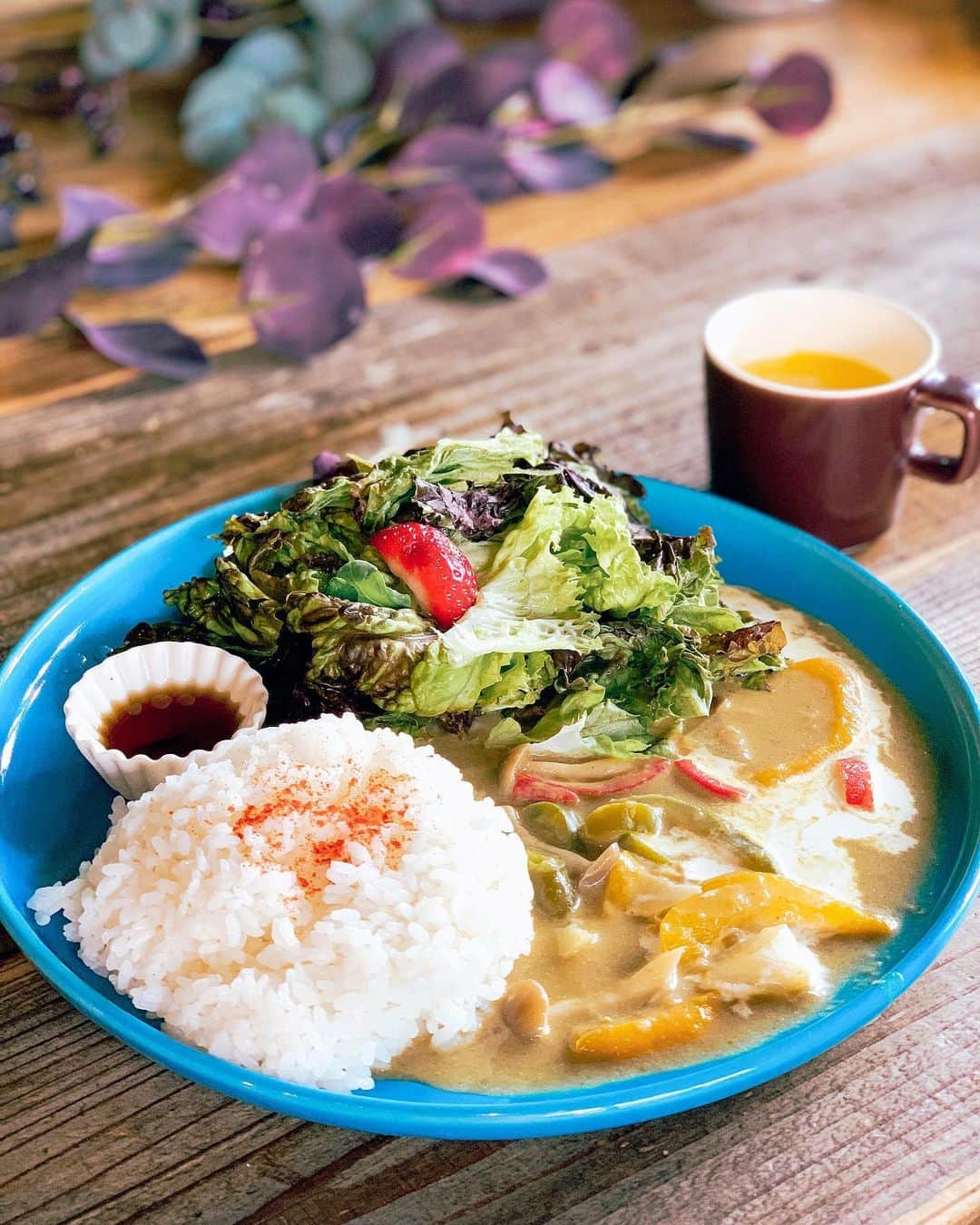 瀬口かなさんのインスタグラム写真 - (瀬口かなInstagram)「Uki-Uki Cafe❤️ グリーンカレー美味しかった✨ 店内も森をイメージされてて緑が沢山で癒され空間だった✨ とってもオススメカフェ😍 ． ． #代官山カフェ #ukiukicafe #代官山 #daikanyama #グリーンカレー」6月27日 17時15分 - seguchikana