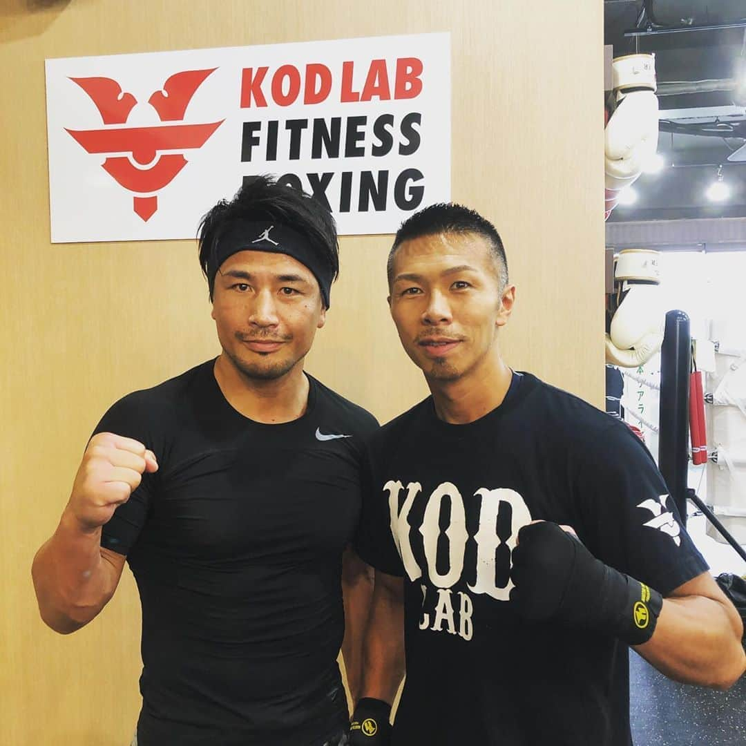 内山高志さんのインスタグラム写真 - (内山高志Instagram)「本日のKODLAB  格闘家のレジェンドが来てくれました！  K1MAX 圧倒的な強さを誇っていたチャンピオン  魔裟斗さん  キックボクシングや総合格闘家に教える為に、かなり参考になりました‼️ わざわざ来て頂きありがとうございます😊  昔からファンでした‼️ #魔裟斗 さん #K1MAX #チャンピオン #レジェンド #イケメン #イクメン」6月27日 17時28分 - takashikod