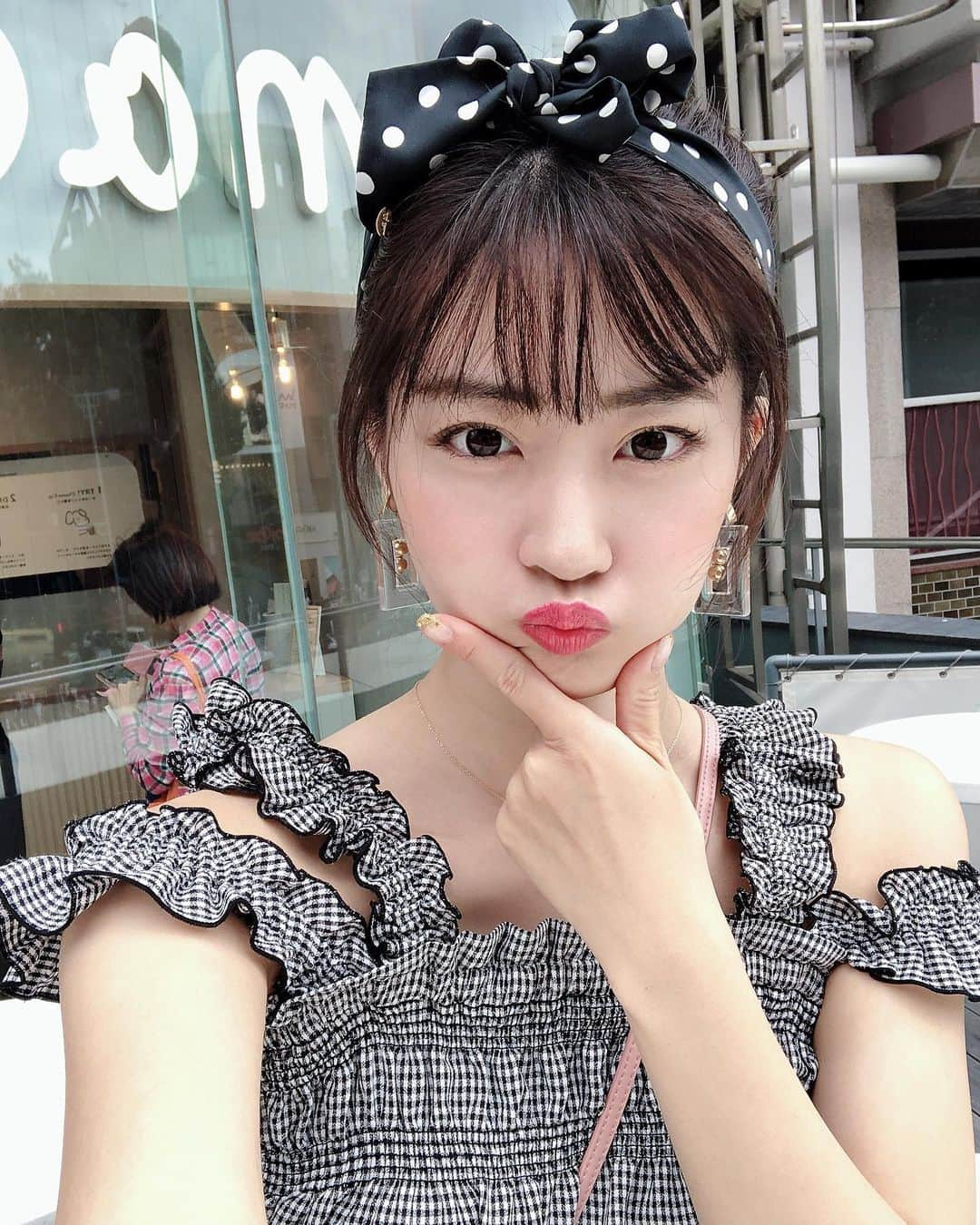 伊藤愛梨さんのインスタグラム写真 - (伊藤愛梨Instagram)「夏風邪引きました🤧 夏風邪はほんとに厄介極まり無い🌪 昨日出来たばかりの チーズクリームティーのお店( @machimachi__official )に行ってきたよ⭐️ 今日はこの後家で休養だ😪 . . . . . . . . . . ・ ・ ・ ・ ・ ・ ・ ・ ・ #vriacharme#ガーリー#stylenanda#可愛い#大人可愛い#コーデ#コーディネート#コスメ#メイク#オフショル#ヘアスタイル#ヘアアレンジ#ピンク#スタイル#デニム#大人カジュアル#韓国#韓国コスメ#韓国ファッション#インスタ映え##表参道#原宿 #liliybrown #snidel #pink#koreanfashion#charlesandkeith #machimachi  #machimachi_japan #あいりんまるカフェ巡り」6月27日 17時21分 - ilovely1007_