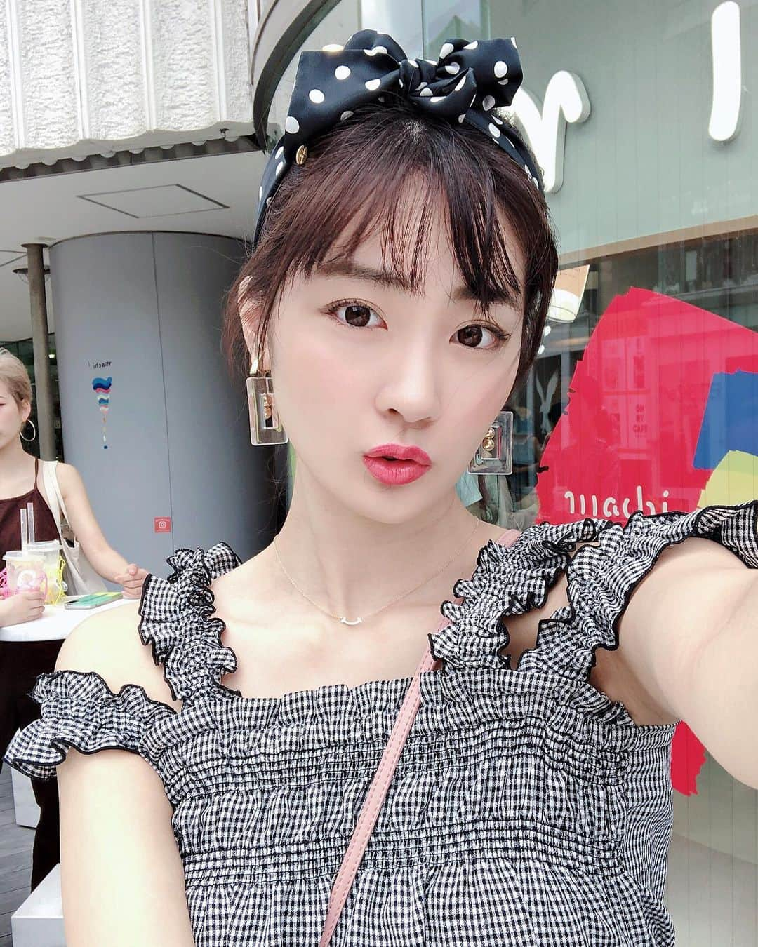 伊藤愛梨さんのインスタグラム写真 - (伊藤愛梨Instagram)「夏風邪引きました🤧 夏風邪はほんとに厄介極まり無い🌪 昨日出来たばかりの チーズクリームティーのお店( @machimachi__official )に行ってきたよ⭐️ 今日はこの後家で休養だ😪 . . . . . . . . . . ・ ・ ・ ・ ・ ・ ・ ・ ・ #vriacharme#ガーリー#stylenanda#可愛い#大人可愛い#コーデ#コーディネート#コスメ#メイク#オフショル#ヘアスタイル#ヘアアレンジ#ピンク#スタイル#デニム#大人カジュアル#韓国#韓国コスメ#韓国ファッション#インスタ映え##表参道#原宿 #liliybrown #snidel #pink#koreanfashion#charlesandkeith #machimachi  #machimachi_japan #あいりんまるカフェ巡り」6月27日 17時21分 - ilovely1007_