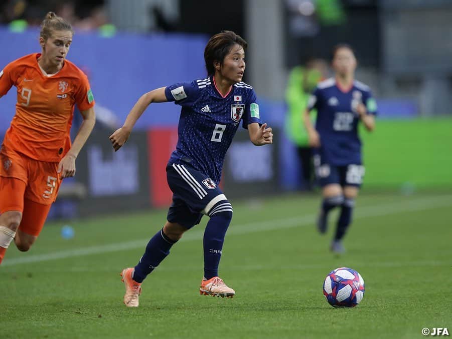 日本サッカー協会さんのインスタグラム写真 - (日本サッカー協会Instagram)「📸MATCH PHOTO ベスト8進出をかけた一戦は、#なでしこジャパン のボールでキックオフ。オランダは序盤から積極的なチェイシングで主導権を握ろうとしますが、それに冷静に対処する日本。17分にコーナーキックから先制点を許すも、なでしこジャパンの代名詞でもある対応力と修正力で徐々に流れを引き寄せていきます。 ・ FIFA女子ワールドカップフランス2019 📅6/26 日本時間4:00キックオフ 📍Roazhon Park #なでしこジャパン 🇯🇵 1-2🇳🇱オランダ ・ ✍️JFA.jpでは、活動レポートを掲載！ ・ ＜FIFA女子ワールドカップフランス2019＞ なでしこジャパン🇯🇵試合日程  6/10 25:00｜0-0アルゼンチン🇦🇷 6/14 22:00｜2-1 スコットランド🏴󠁧󠁢󠁳󠁣󠁴󠁿 6/20 04:00｜0-2イングランド🏴󠁧󠁢󠁥󠁮󠁧󠁿 6/26 04:00｜1-2オランダ🇳🇱 📺フジテレビ系列、NHK BS、J SPORTSで生中継！ ・ #nadeshiko #世界のなでしこ #なでしこジャパン#FIFAWWC」6月27日 17時22分 - japanfootballassociation