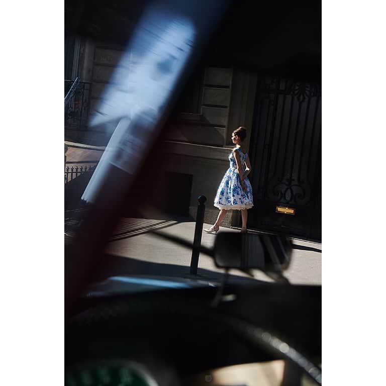 のインスタグラム：「“…Loved her mistress, Pauline, with a pure and adolescent love.” @soniasieff 🇫🇷 – 📸 #Paris Come see her work, along with 6 other world-renowned photographers, during the free exhibit “The World Inspired By Citroën” #WIBC at @monnaiedeparis . . . Link in Bio ⬆️ #WIBC #CitroënOrigins #Citroën100 #France  #Photography #Art #Picoftheday #Photooftheday #InstaCar #CarsofInstagram」