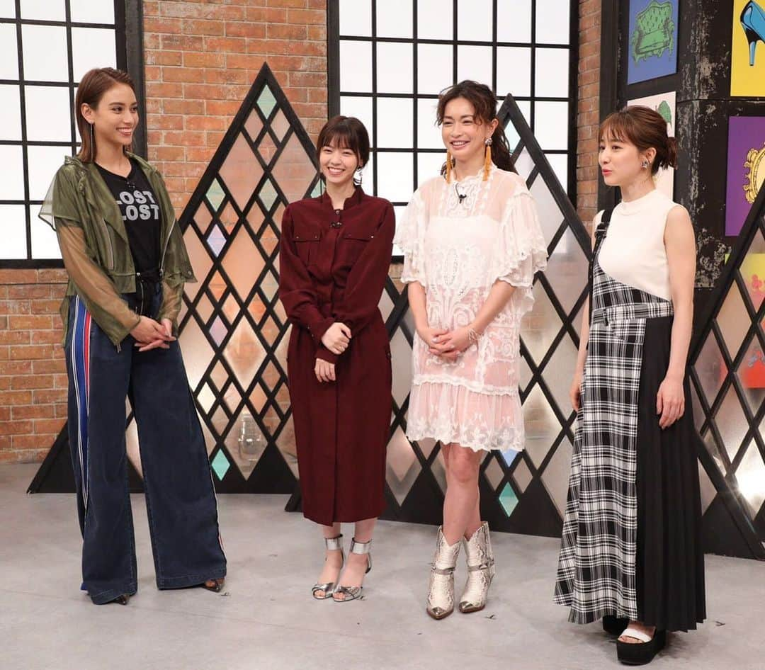 関西テレビ「グータンヌーボ2」さんのインスタグラム写真 - (関西テレビ「グータンヌーボ2」Instagram)「・ 👗✨ファッション✨👠 ・ お待たせしましたー🙋‍♀️ 25日に放送された #グータンヌーボ2 のMC陣のファッションをご紹介します〜😘✨✨ ・ #長谷川京子 さん ワンピース、ショートパンツ、ブーツ @isabelmarant ・ #田中みな実 さん ワンショルダージャンパースカート @aulaaila_official サンダル @celine ・ #滝沢カレン さん トップス @mixxdavid_official アウター @un3d_official パンツ @diesel ブーツ @yelloshoes_official ・ #西野七瀬 さん ワンピース @middla_official アクセサリー @enasoluna_official」6月27日 17時37分 - gutan_ktv