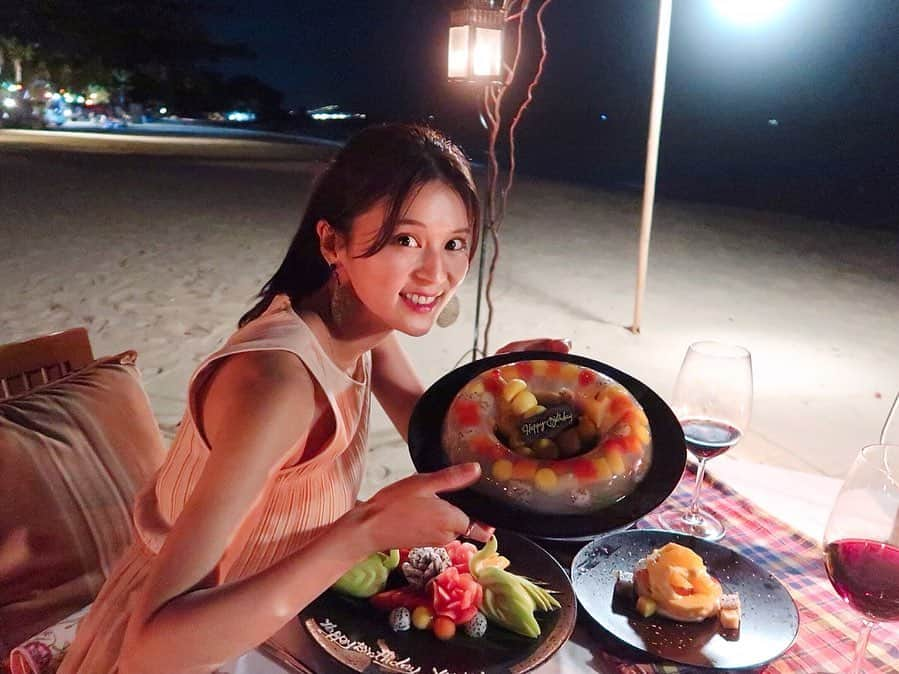 東野佑美さんのインスタグラム写真 - (東野佑美Instagram)「お久しぶり🥺♥♥ . . #6月は一瞬 #インスタ久々 #店員さんが可愛いプレート作ってくれてた😭🎂🎉 #birthdaytrip #kosamui #でも今は #bali🌴 #帰ったらやること山積み #しーらない #🙊🙊🙊」6月27日 17時33分 - yumi.higashino