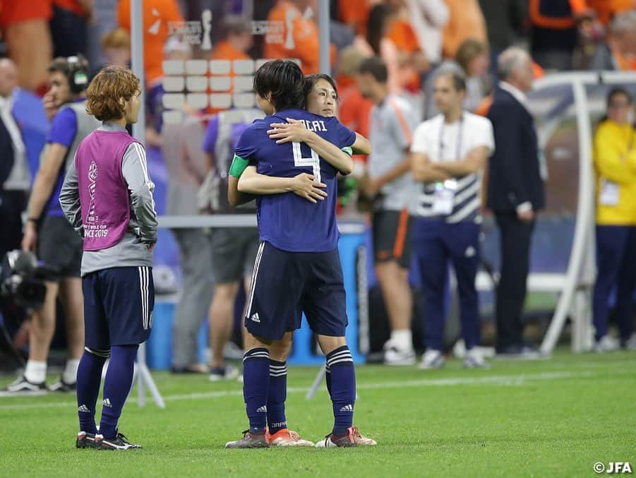 日本サッカー協会さんのインスタグラム写真 - (日本サッカー協会Instagram)「📸MATCH PHOTO 72分には、FW #籾木結花 選手を投入し、追加点を狙いにいきます。#杉田妃和 選手、#三浦成美 選手の決定機が惜しくも得点に繋がらない日本。延長戦突入かと思われた89分、ペナルティエリア内で放たれたシュートが熊谷紗希選手の手に当たりPKを与えます。これを決められた日本は最後まで得点を奪いに行きますが、そのまま試合は終了。1-2でオランダに敗れ、ベスト8進出はなりませんでした。 ・ FIFA女子ワールドカップフランス2019 📅6/26 日本時間4:00キックオフ 📍Roazhon Park #なでしこジャパン 🇯🇵 1-2🇳🇱オランダ ・ ✍️JFA.jpでは、活動レポートを掲載！ ・ ＜FIFA女子ワールドカップフランス2019＞ なでしこジャパン🇯🇵試合日程  6/10 25:00｜0-0アルゼンチン🇦🇷 6/14 22:00｜2-1 スコットランド🏴󠁧󠁢󠁳󠁣󠁴󠁿 6/20 04:00｜0-2イングランド🏴󠁧󠁢󠁥󠁮󠁧󠁿 6/26 04:00｜1-2オランダ🇳🇱 📺フジテレビ系列、NHK BS、J SPORTSで生中継！ ・ #nadeshiko #世界のなでしこ #なでしこジャパン#FIFAWWC」6月27日 17時35分 - japanfootballassociation