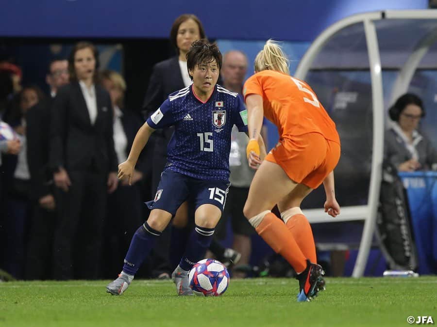 日本サッカー協会さんのインスタグラム写真 - (日本サッカー協会Instagram)「📸MATCH PHOTO 72分には、FW #籾木結花 選手を投入し、追加点を狙いにいきます。#杉田妃和 選手、#三浦成美 選手の決定機が惜しくも得点に繋がらない日本。延長戦突入かと思われた89分、ペナルティエリア内で放たれたシュートが熊谷紗希選手の手に当たりPKを与えます。これを決められた日本は最後まで得点を奪いに行きますが、そのまま試合は終了。1-2でオランダに敗れ、ベスト8進出はなりませんでした。 ・ FIFA女子ワールドカップフランス2019 📅6/26 日本時間4:00キックオフ 📍Roazhon Park #なでしこジャパン 🇯🇵 1-2🇳🇱オランダ ・ ✍️JFA.jpでは、活動レポートを掲載！ ・ ＜FIFA女子ワールドカップフランス2019＞ なでしこジャパン🇯🇵試合日程  6/10 25:00｜0-0アルゼンチン🇦🇷 6/14 22:00｜2-1 スコットランド🏴󠁧󠁢󠁳󠁣󠁴󠁿 6/20 04:00｜0-2イングランド🏴󠁧󠁢󠁥󠁮󠁧󠁿 6/26 04:00｜1-2オランダ🇳🇱 📺フジテレビ系列、NHK BS、J SPORTSで生中継！ ・ #nadeshiko #世界のなでしこ #なでしこジャパン#FIFAWWC」6月27日 17時35分 - japanfootballassociation