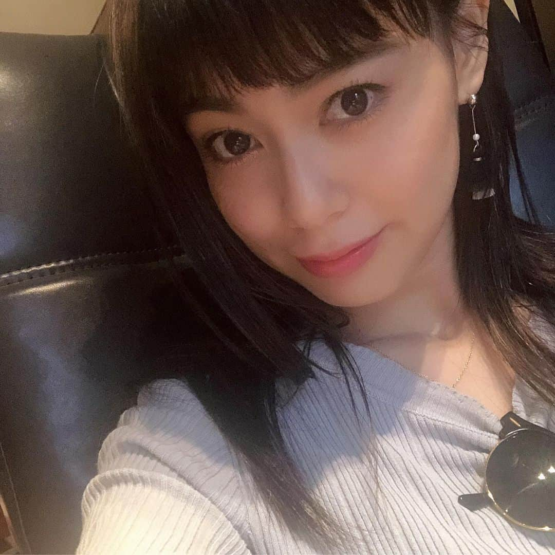 優美さんのインスタグラム写真 - (優美Instagram)「♡ あぁー今日は点滴行けなかった😢 ・ ・ なので前の写真。 あ、、まだサングラスある笑笑 （このあと突如消えた…謎の怪奇現象…） ・ ・ 毎週行くのが日課なのになー！ どっかのタイミング狙って行こうっと♡ ・ ・ まずは渋谷クロスFM「バズラジ」 ・ 18時からみてねー♪♪ ・ ・ ・  #渋谷DSクリニック #美容点滴 #白玉点滴 #身体の中から綺麗に #女子力アップ #美活 #美容好きな人と繋がりたい #美肌 #美白 #渋谷クロスFM #バズラジ #radio #shibuya #宮田悟志 #優美」6月27日 17時35分 - yuumi817