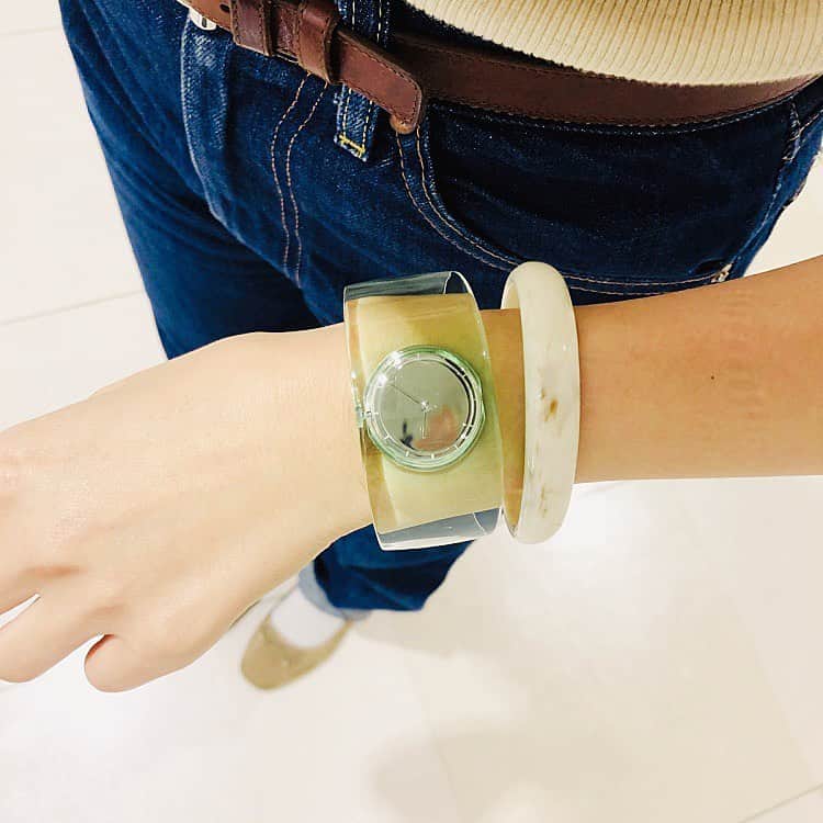 TiCTACさんのインスタグラム写真 - (TiCTACInstagram)「「ISSEY MIYAKE」¥18,000+tax これからの季節にぴったり、クリア素材のバングル型腕時計。いつもの服を涼しく、お洒落に彩ってくれます。こちらは詩的かつ実験的な作品が国際的に高く評価されている、吉岡徳仁氏のデザインによるもの。アーティストの作品を身に着けて楽しめるのも、腕時計というアイテムの魅力ですね。 #isseymiyakewatch  #イッセイミヤケ  #イッセイミヤケ時計 #吉岡徳仁 #イッセイ #時計 #腕時計  #手元 #手元コーデ  #手元のおしゃれ  #手元くら部  #手元くら部  #手元美人  #おしゃれな人は手元がすてき  #pairwatch  #ペアウォッチ #ペアウオッチ #お揃いの時計  #おそろいの時計  #誕生日プレゼント時計 #記念日プレゼント時計 #透明な時計 #セイコー #seiko #tictac #チックタック #tictacwatchshop #バカンスコーデ #休日スタイル #腕時計コーデ #チックタック町田東急ツインズ店」6月27日 17時39分 - tictac_press