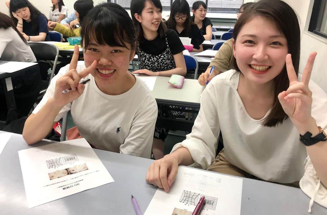 東京医薬専門学校さんのインスタグラム写真 - (東京医薬専門学校Instagram)「視能訓練士科 2年生  毎週、授業が終わった後に30分補講というものがあります🧚‍♀️ 少人数なので、質問をしやすく分からない事はここで解決できます！ 今日はクラスの半分以上は参加してますが、自由参加なので自分の都合に合わせられます🤔  #東京医薬専門学校 #視能訓練士科 #補講 #問題解決」6月27日 17時54分 - tokyo_iyaku