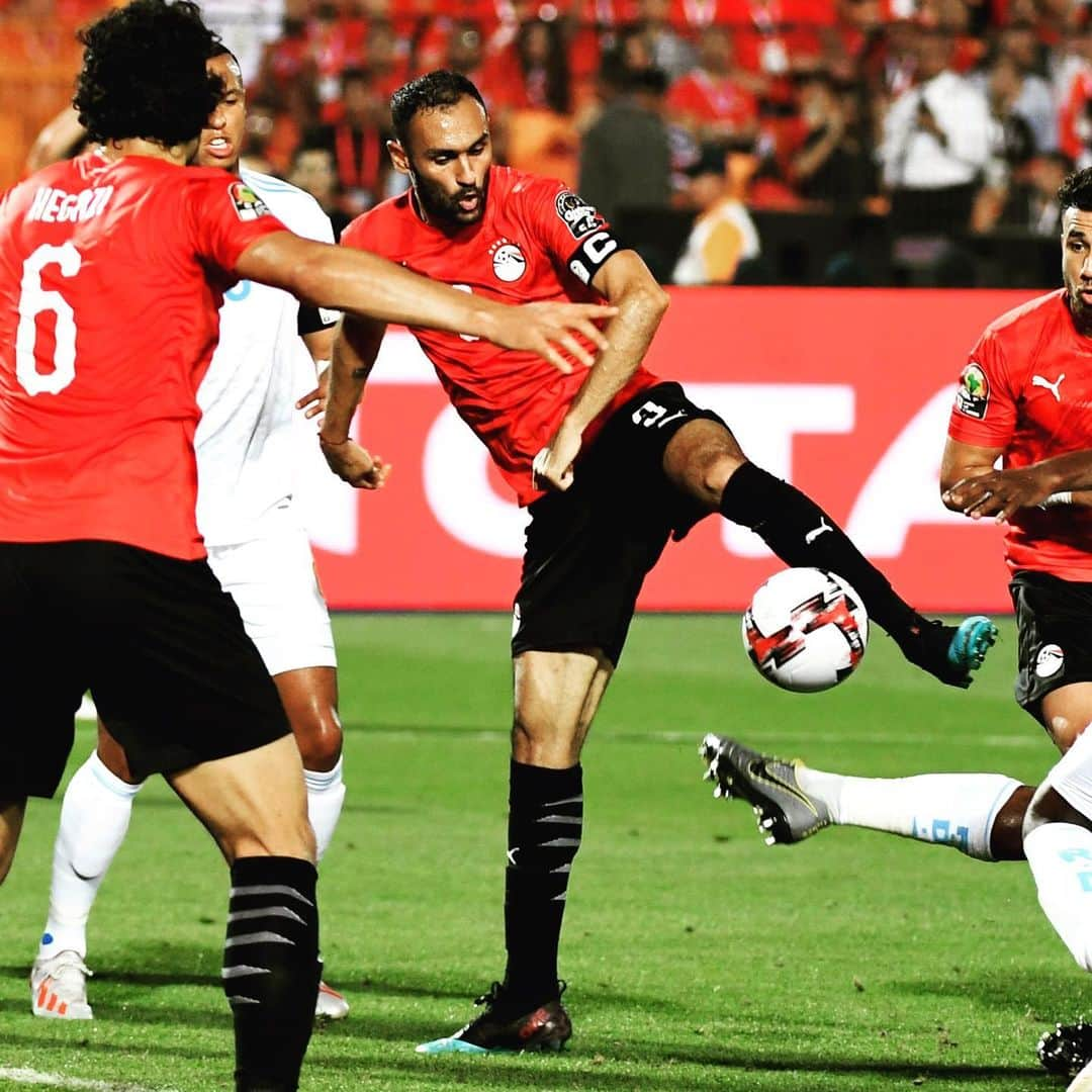 プレミアリーグさんのインスタグラム写真 - (プレミアリーグInstagram)「Mo Salah & Ahmed El Mohamady on the scoresheet for #egypt at #afcon2019 🇪🇬 . #PL #premierleague @liverpoolfc @avfcofficial」6月27日 18時01分 - premierleague