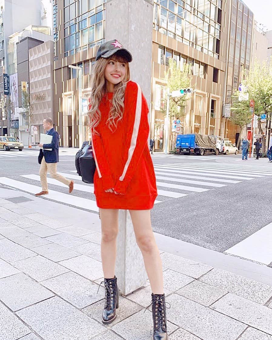 アンジェリカのインスタグラム：「. 今日の天気がよくわかんない～👺👺👺 天気がよくわかんない時は大体トレーナー1枚コーデしちゃう。。❤☔ . #アンジェ  #カラー  #エクステ  #コーディネート #ファッション #rady #トレーナーコーデ #梅雨コーデ #梅雨#キャップ女子 #女の子 #instapic #instalike #instalove #instagood」