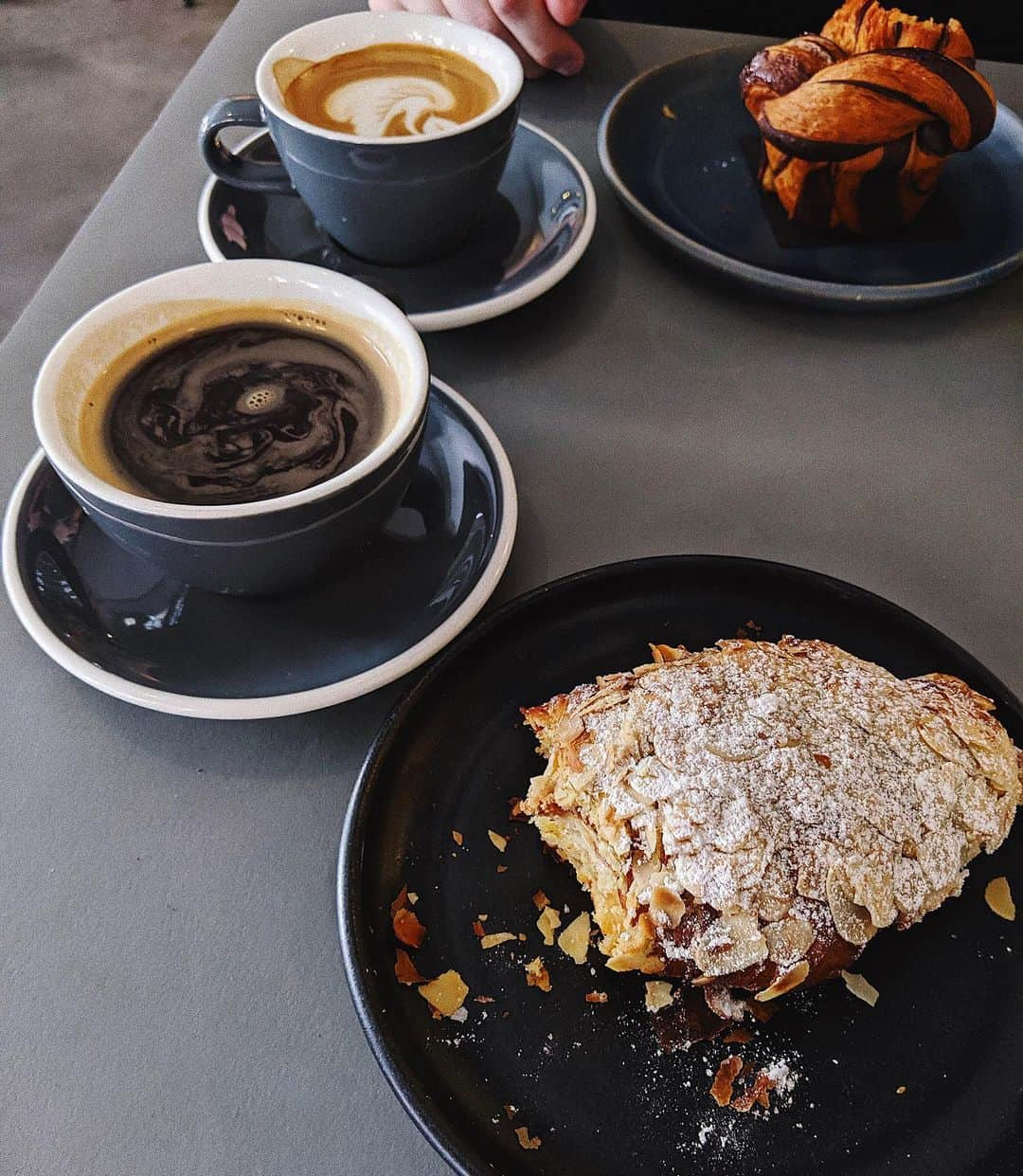 シャウラさんのインスタグラム写真 - (シャウラInstagram)「I couldn’t wait and took a few bites. This almond croissant was BOMB!! 待てなくて食べちゃった。このアーモンドクロワッサンうまし！ #copenhagen #foodie #shaulaindenmark」6月27日 18時08分 - shaula_vogue