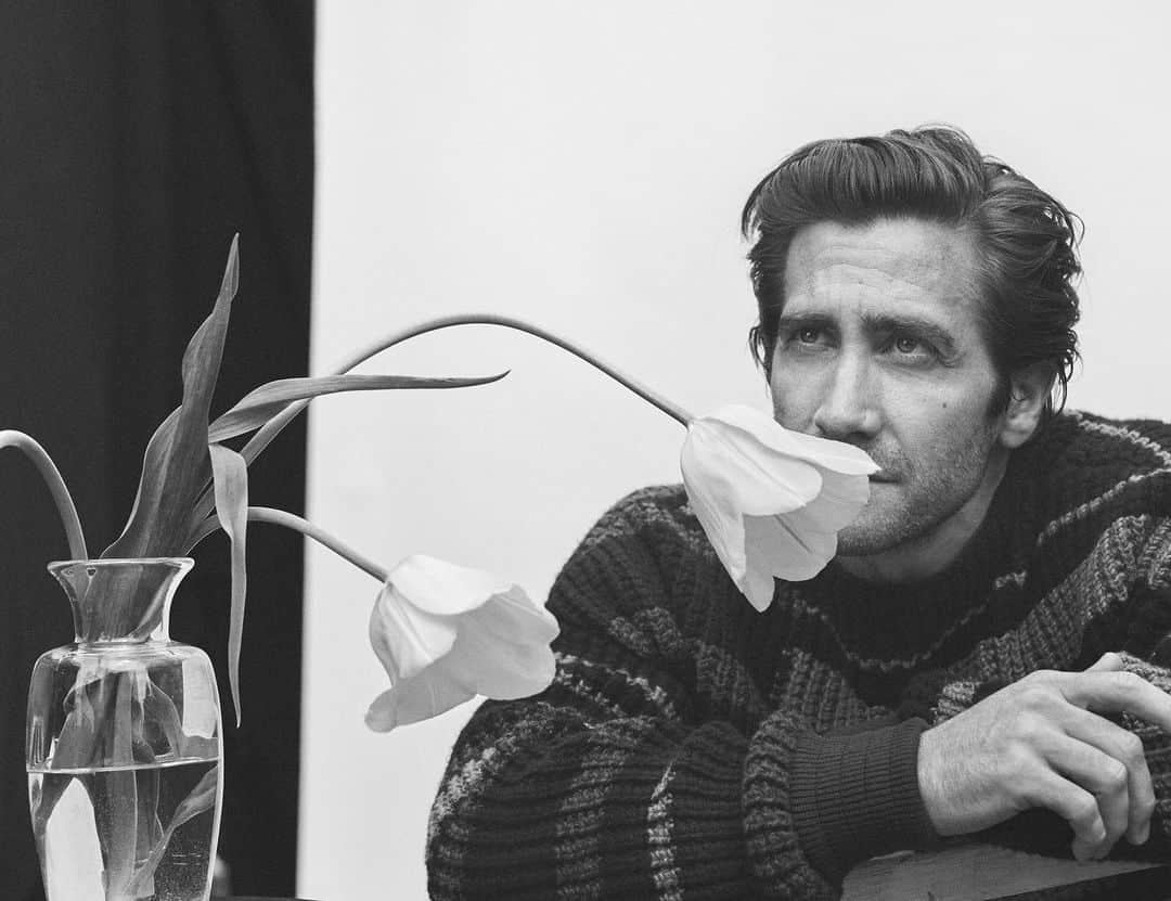 Vogue Italiaさんのインスタグラム写真 - (Vogue ItaliaInstagram)「@luomovogue’s Originality Issue. @jakegyllenhaal by @josholins styled by @julieragolia. Read the interview with him by @raffaelepanizza in our new issue. Full credits: Editor in chief @efarneti Creative director @thomasperssonstudio Deputy editor in chief @mralanprada Fashion @franragazzi @mirtatrastulli Casting directors @pg_dmcasting @samuel_ellis @ DM Fashion Studio Grooming @losigrooming @honeyartists Set design @frau.juliawagner @clmagency On set #CatMarshall  Production #HeatherRobbins @clmagency  See more on vogue.it  #LUOMOriginality #theOriginalityIssue」6月27日 18時25分 - vogueitalia