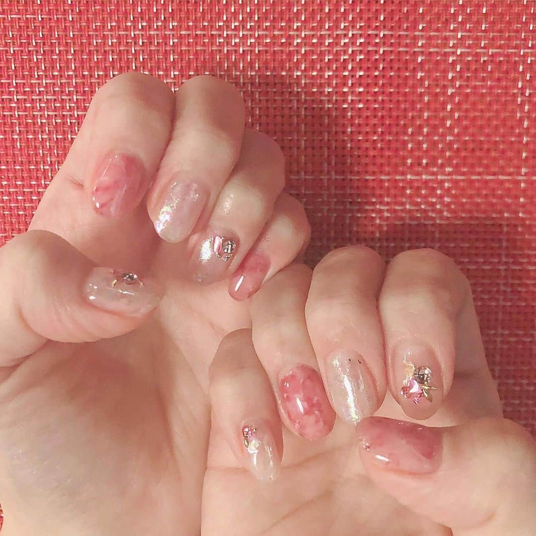 麻亜里さんのインスタグラム写真 - (麻亜里Instagram)「🆕ネイル💅 . #麻亜里ネイル #オーロラネイル #大理石ネイル」6月27日 18時36分 - maari.0108