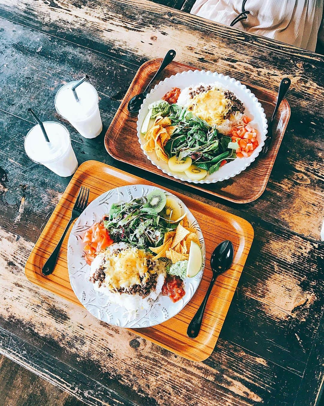 畑有里紗さんのインスタグラム写真 - (畑有里紗Instagram)「沖縄おすすめカフェ☕️ 📍Inn Cafe  古宇利島にあるこのカフェは フォトスタジオと一緒になっていて かなりお洒落な空間❤︎ 3.4階でご飯が食べられるけど スペースごとに雰囲気も全然違って 海も見えるので景色もいい👏 タコライスとラッシーも美味しかった😋🌮 . 🗺沖縄国頭今帰仁古宇利 2778-1 . #沖縄旅行#女子旅#古宇利島#おすすめカフェ#沖縄カフェ#ariifood#okinawatrip#okinawa#inncafe#ariitrip#okinawacafe#古宇利島カフェ#タコライス#カフェ巡り」6月27日 18時46分 - arii_m36