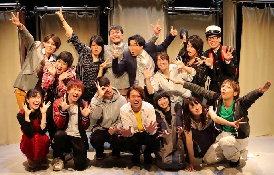 八島諒さんのインスタグラム写真 - (八島諒Instagram)「. みんなのうたは みんなで 撮った写真縛りで📸 . 10年後この写真達みたら 無条件で泣いちゃいそう。 . . #舞台 #みんなのうた」6月27日 18時48分 - ryo_yashima