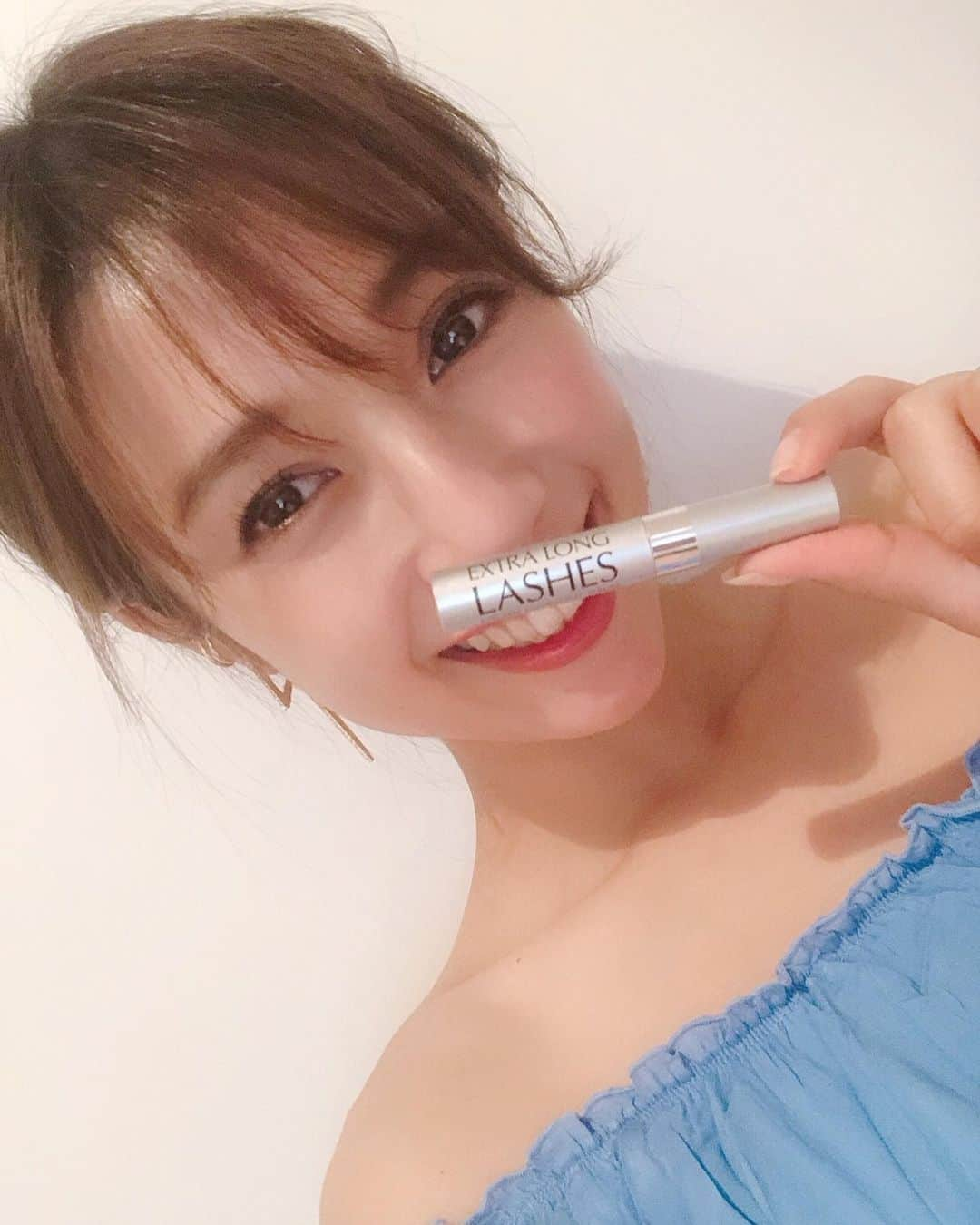 広瀬未花さんのインスタグラム写真 - (広瀬未花Instagram)「最近は、まつ毛ケアアイテムがとっても気になっていて... 以前から気になっていた、ポーランド発のまつ毛美容液「EXTRA LONG LASHES」を試してみたの☺︎ (年々、抜けていってる気がしていて..) 色々とネット調べてみて、ネットでしか購入できないけどエクストラロングラッシュが口コミの満足度がかなり高かったので、 効果が出るまで使ってみたいと思います！ @extra_longlashes ・ マツ育に励みたいと思います❤️ ・ #エクストラロングラッシュ #ポーランド発 #育毛美容液 #youup #ユーアップ」6月27日 18時51分 - micahirose