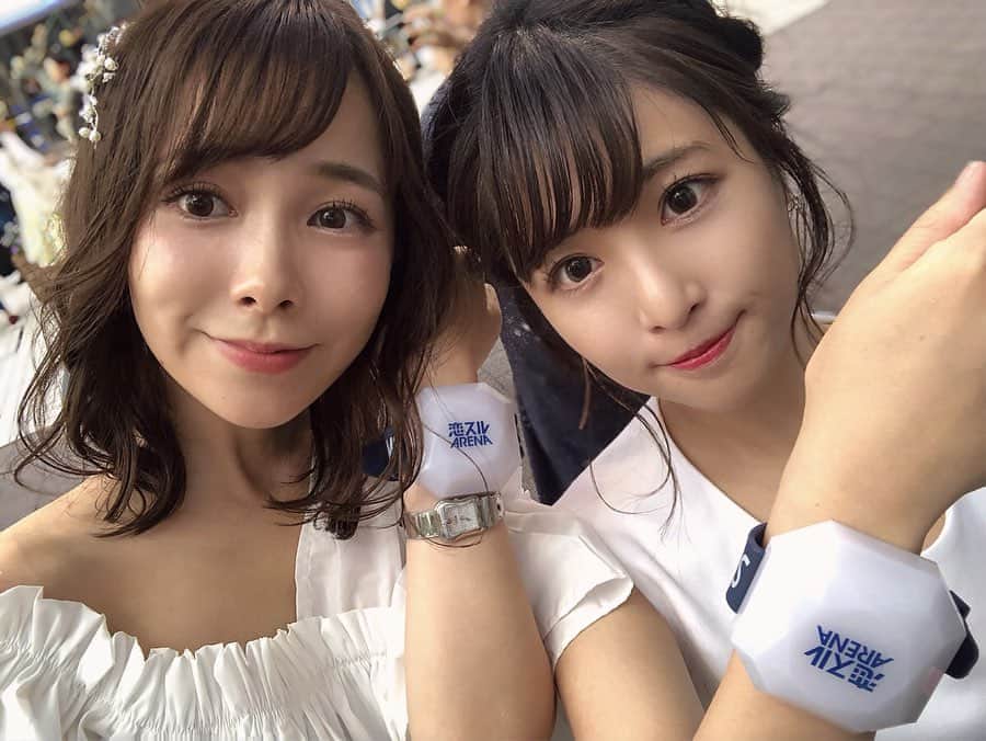 黒澤詩音のインスタグラム：「*﻿ ﻿ #恋するarena 🌸 #柴田紗帆 アナウンサーと一緒に行きました✨﻿ ﻿ ﻿ 花組男役トップスターの明日海りおさん率いる花組の華やかなステージ。本当に幸せな時間でした！﻿ ﻿ ﻿ そして！﻿ 私、初体験だったのですが…！﻿ ﻿ ﻿ 連動型ブレスレットライト！💡﻿ ﻿ ﻿ これ、演出に合わせて自動で色が変わるのです！﻿ 会場一斉に色が変わってとっっても綺麗でした！﻿ ﻿ ﻿ 花男組も来てくれてありがとう…！﻿ れいちゃんの、みりおさん大好き！！な気持ちが伝わってきてもう本当、、最高でした！﻿ みりおさん、お誕生日おめでとうございます！！﻿ ﻿ ﻿ #明日海りお さん #柚香光 さん #宝塚歌劇団 #宝塚花組 #宝塚歌劇 #コンサート #宝塚 #花組 #恋するアリーナ #アナウンサー」