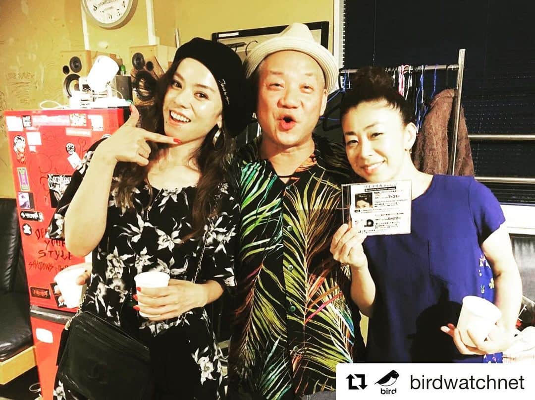 azumiのインスタグラム：「6/25はおなじみSWINGOさんの50歳バースデー45FESでした！とんでもなく豪華なアーティストが集って盛り上がった素晴らしいライブでした😊SWINGOさんおめでとう🎉 出演していたGENTAさんと20周年bird。『満ちてゆく唇』グッと来て泣きそうだったよ。最高でした。  #Repost @birdwatchnet ・・・ 昨夜はAzumiちゃんにも会えました！お互い20周年🎤  #genta #Azumi #bird」