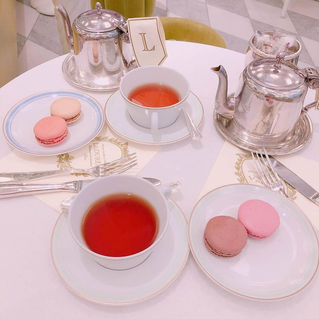 皆方由衣さんのインスタグラム写真 - (皆方由衣Instagram)「ラデュレでままとお茶しました♡  #laduree」6月27日 19時11分 - yuiminakata