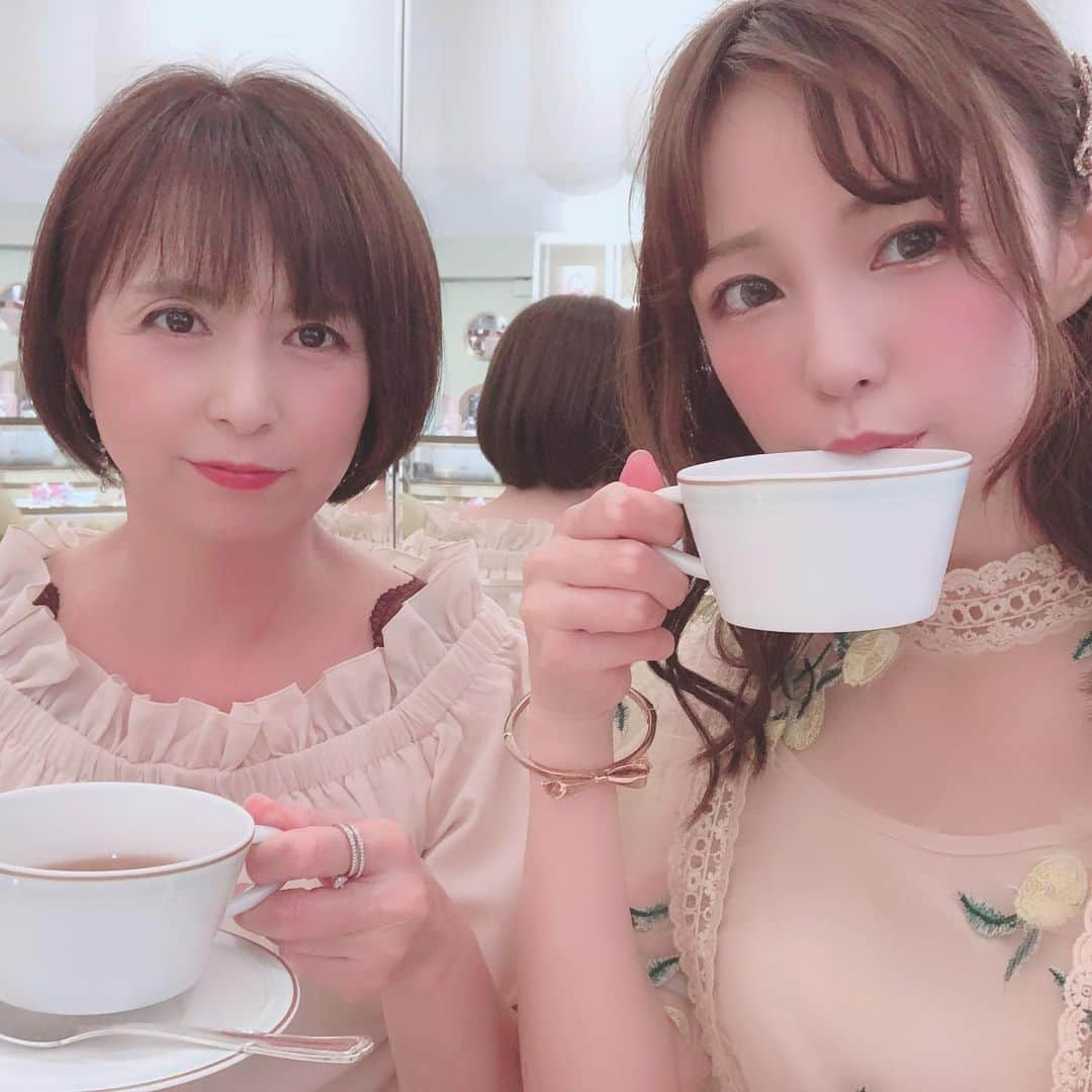 皆方由衣さんのインスタグラム写真 - (皆方由衣Instagram)「ラデュレでままとお茶しました♡  #laduree」6月27日 19時11分 - yuiminakata