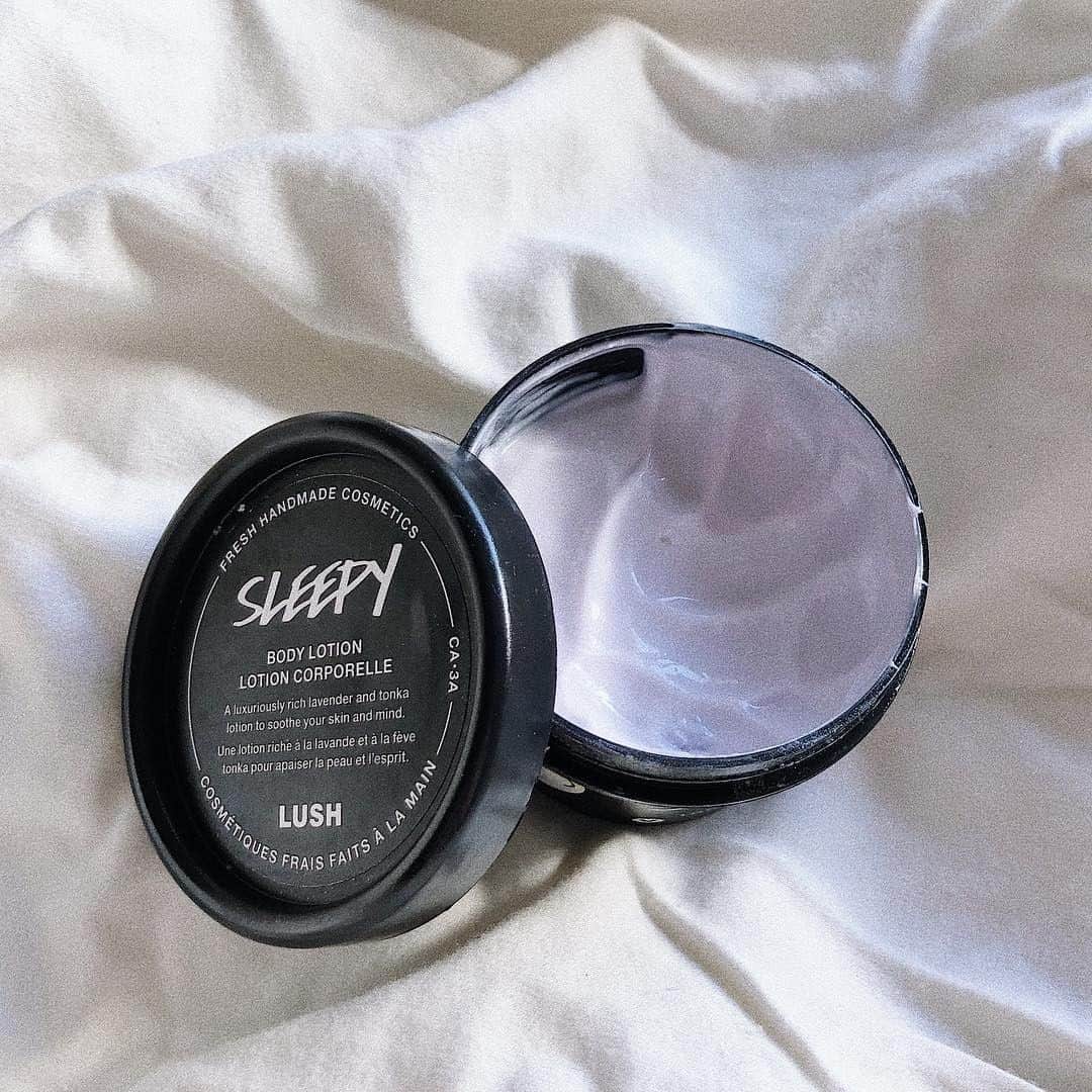 LUSH Cosmeticsさんのインスタグラム写真 - (LUSH CosmeticsInstagram)「You're feeling Sleepy...Lotion! This famous lavender skin softener gets you ready to catch a few ZZZ's. Head to our website to read the testimonials or leave your own down below. 👇👇👇 / 📸: @eurbeauty」6月28日 0時45分 - lushcosmetics