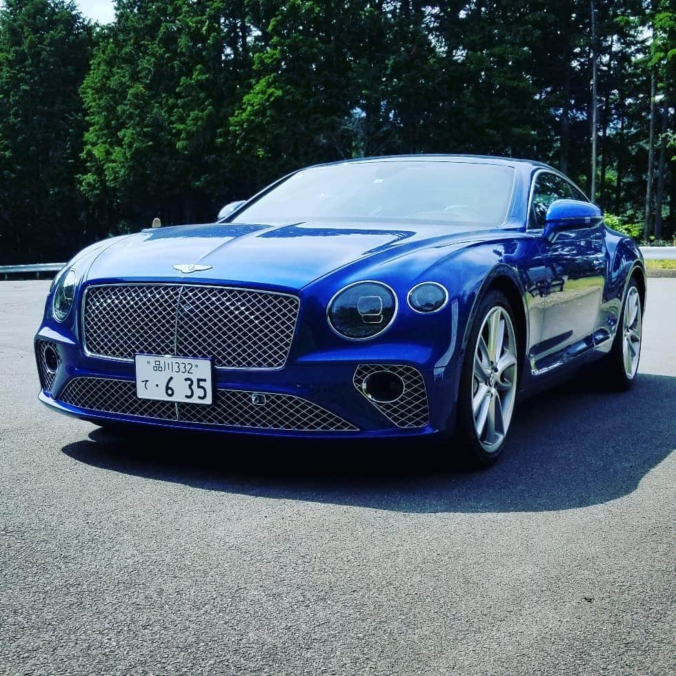 五味侑也のインスタグラム：「ベントレー コンチネンタルGT！！ ヤバス！！！ #ベントレー #ベントレーコンチネンタルgt  #bentley #bentleycontinentalgt」