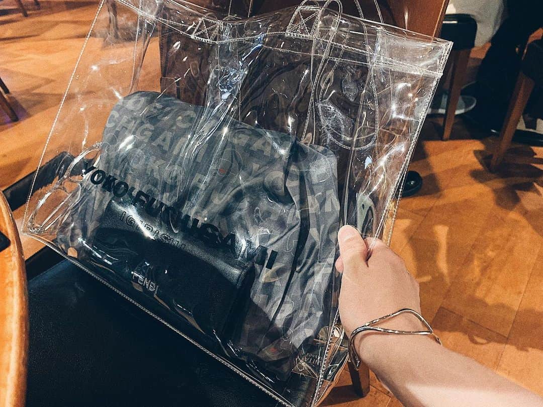 志村禎雄さんのインスタグラム写真 - (志村禎雄Instagram)「. . .  YOKO FUCHIGAMI の bag 可愛くて注文したのが届いたその日に 使う☺︎︎︎︎‪⸜❤︎⸝‬ あとTシャツも頼んだのが 届いたから早く着たい〜✌🏻️😍 だおも自分のブランド立ち上げたいな👦🏻⚐ そして最近色んなアクセもGETして心機一転🗣  #yokofuchigami」6月27日 19時30分 - s.dao_