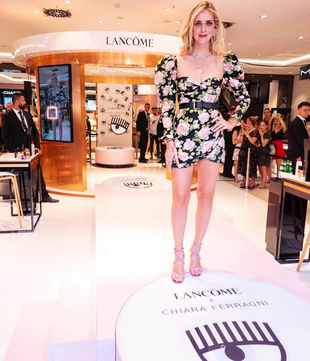 キアラ・フェラーニさんのインスタグラム写真 - (キアラ・フェラーニInstagram)「Loved my #LancomexChiaraFerragni event in Frankfurt 🇩🇪 Thank you guys for taking part in this and making this capsule so successfull 😍 @lancomeofficial #adv」6月27日 19時23分 - chiaraferragni