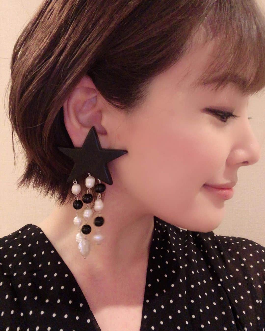 江頭ひなたさんのインスタグラム写真 - (江頭ひなたInstagram)「Big‼️‼️なイヤリング😊✨ショートカットだと、大ぶりなイヤリングが良い感じっ💕💕 #イヤリング #earrings #ショートカット #ひなたお姉さん #江頭ひなた #歌のお姉さん #うたのおねえさん #japanese #ญี่ปุ่น #Jepun #일본인 #道産子 #モンスト女子」6月27日 19時28分 - hinataeto