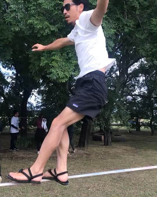 大杉徹のインスタグラム：「先週は愛媛で日本スラックライン連盟によるスラックラインインストラクター試験が行われました。今週末は沖縄で開催されます。天気が不安ですが、わたくしレペゼン岡山、最強の晴れ男が行きますのでご安心下さい🌞  #日本スラックライン連盟 #jsfed #スラックライン #slackline #jibline #slacklife #沖縄 #愛媛 #岡山 #gibbonslacklines #晴れ男 #slacklineresearch #スラックラインリサーチ」