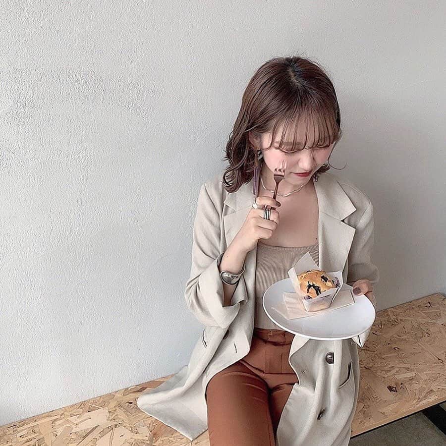 PATRA magazineさんのインスタグラム写真 - (PATRA magazineInstagram)「6/27♡スワイプしてね👉「お洒落さんが着るタンクトップ♡」 . 夏に着まわせるタンクトップの着こなし方をご紹介♡ . インナーとして着てジャケットを羽織るのもよし、一枚でサラッと着るのもよしな優れもの♡ . ロンパースやオールインワンと合わせて涼しげに着るのもオススメ◎ . 一枚持っているだけで着まわし力抜群♪ . . Thank you🌹 @a_k_a_k_a_/ @___shiii7 @aishii_i / @1016_kanako ＠___ponmk2___ / @hi_na_no0121 . . 今女の子の中で流行っているコトやITEMがあればPATRAをタグ付けして教えてね♥ 皆さんのすてきな投稿をぜひ紹介させてください！ . . . #PATRA #お洒落さんと繋がりたい #おしゃれさんと繋がりたい #真夏のコーデ #コーデ  #タンクトップ #ワンショルタンク #ワンショル #レイヤー #重ね着 #ノースリーブ  #オールインワン #ロンパース #着こなし術  #お洒落 #女の子 #インナー #着まわし #肌見せ #夏 #夏ファッション #ootd」6月27日 19時38分 - patra__jp
