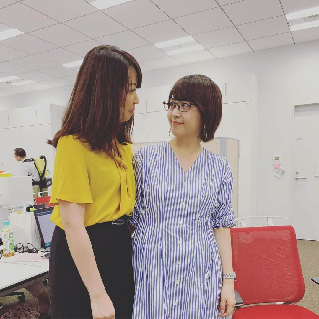 須黒清華さんのインスタグラム写真 - (須黒清華Instagram)「今日と明日、大江さんと滝田さんはG20の取材で大阪へ。 東京スタジオは相内と私で守りますっ✨ 何度やっても緊張しますが、頑張りますー‼︎ 11時から、ぜひご覧くださいねっ😊 #wbs #ワールドビジネスサテライト #大江さん #滝田キャスター #相内アナ  #3枚目 #見つめ合う私たち 笑 #デコボココンビ」6月27日 19時46分 - sayaka_suguro