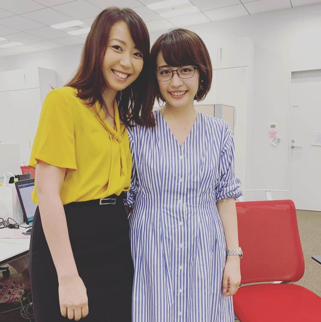 須黒清華のインスタグラム：「今日と明日、大江さんと滝田さんはG20の取材で大阪へ。 東京スタジオは相内と私で守りますっ✨ 何度やっても緊張しますが、頑張りますー‼︎ 11時から、ぜひご覧くださいねっ😊 #wbs #ワールドビジネスサテライト #大江さん #滝田キャスター #相内アナ  #3枚目 #見つめ合う私たち 笑 #デコボココンビ」