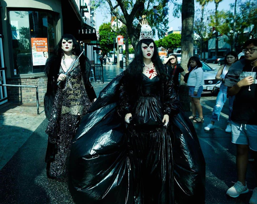 B. Akerlundさんのインスタグラム写真 - (B. AkerlundInstagram)「That time when I went on a stroll down #hollywood blvd with my friend @asiarayfreak 📸 @avine_」6月27日 19時50分 - bcompleted