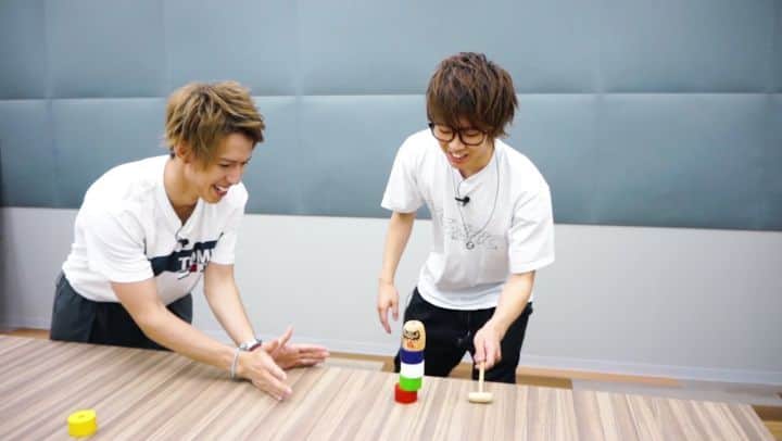 M-ON! MUSIC｜エムオンミュージックのインスタグラム：「﻿ ＼#だるま落とし／﻿ ﻿ #スカイピース #BEBOY 発売を記念して﻿ #エムオンミュージック 初登場！﻿ ﻿ #マルとバツ も面白いですが﻿ こちらもこちらでなかなか……﻿ ﻿ テオくん（@teokun.711）﻿ ☆イニ☆(じん)（@jinjin10272）﻿ ﻿ #スカイピースイェスッ #待て待て #受け取りがね #ブワァ」