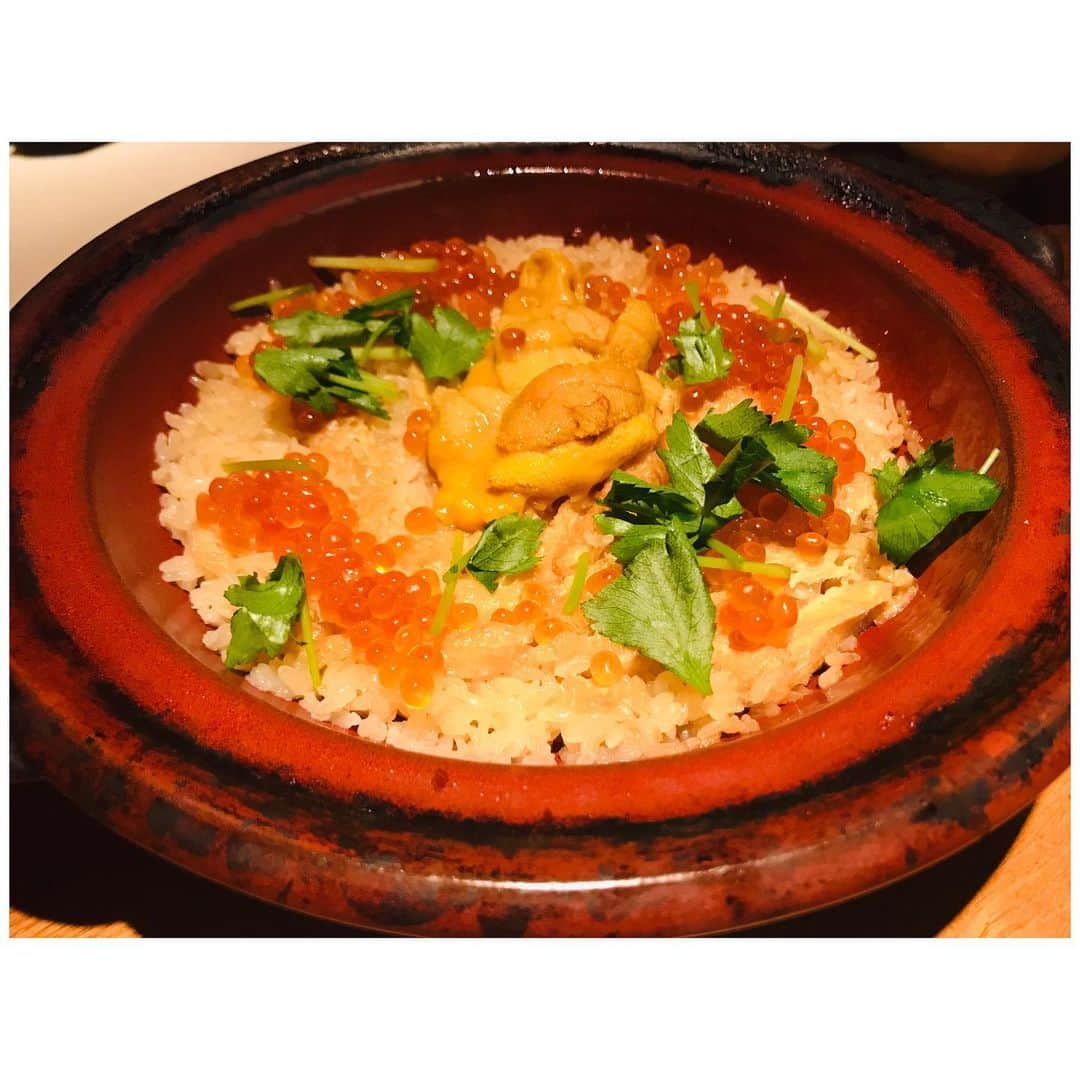 有明ゆなさんのインスタグラム写真 - (有明ゆなInstagram)「この土鍋飯にはテンションMAXだった♡ これはやばすぎます(⁎⁍̴̆Ɛ⁍̴̆⁎)！ . . . . #土鍋飯 #どなべごはん #土鍋ごはん #土鍋 #土鍋ご飯 #いくら #イクラ #うに #ウニ #雲丹」6月27日 20時07分 - ariake_yuna