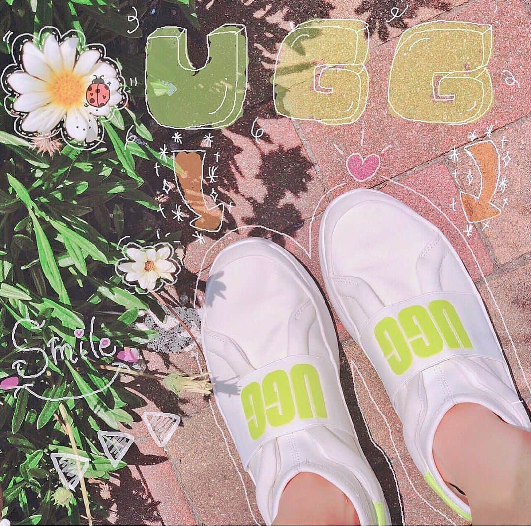 田島芽瑠さんのインスタグラム写真 - (田島芽瑠Instagram)「お気に入りのスニーカー👟  #ugg のスニーカー、夏っぽくて可愛い😍 クッション性が優れてるから踊ってても足が痛くならないの！有能ちゃん💗  お絵かきにハマってる友達が写真を可愛くしてくれました👏 写真加工上手すぎる！  #ugg #スニーカー #夏」6月27日 20時08分 - meru_chan_official