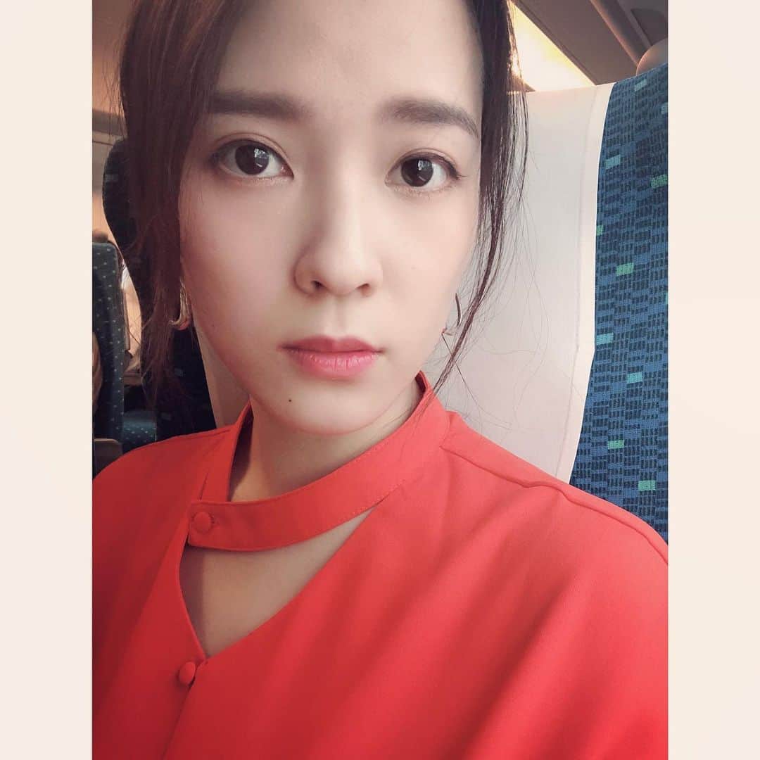のインスタグラム：「愛知県でロケをしたんですが、現地で出会った人々があったかくて🥺「奈津子さんは、自分のお仕事が大好きなんやねえ、それが伝わってくるわあ」って言われて何故か泣きそうになった帰り道🚄 ・ #家電 #家電好き #家電女優 #奈津子 #ロケ #愛知県」