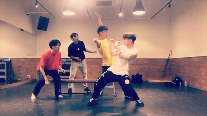 のインスタグラム：「Look that way👈👅👉 . 先日 #関ジャム で披露した、世界一カッコよすぎるあっち向いてホイ！のリハ映像🔥 #practice #rh #dance #stkgz #シットキングス #シッキン」