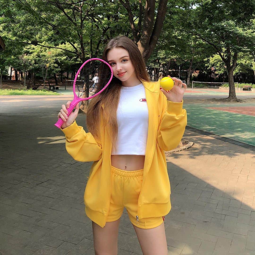 Elina 엘리나 (エリナ) さんのインスタグラム写真 - (Elina 엘리나 (エリナ) Instagram)「What’s your plans for this weekend?✨ 이번 주말에 다들 뭐 할 계획이에용? >_<」6月27日 20時21分 - elina_4_22
