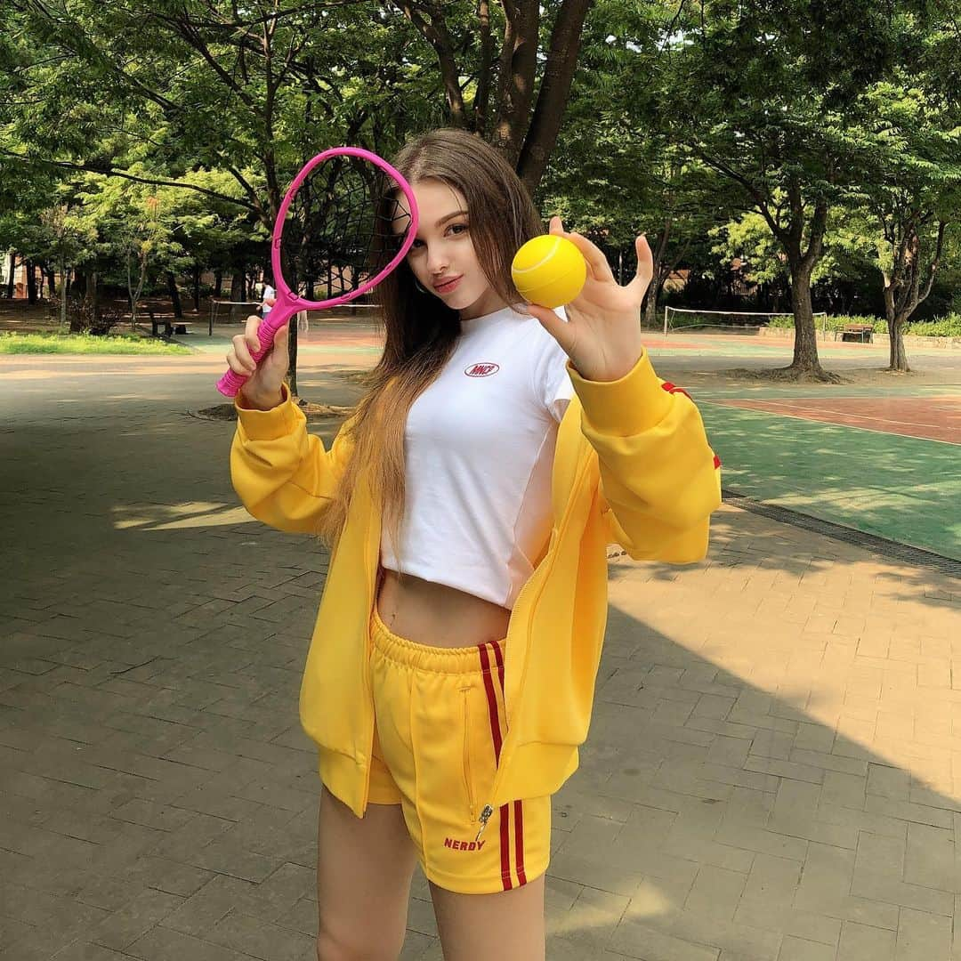 Elina 엘리나 (エリナ) さんのインスタグラム写真 - (Elina 엘리나 (エリナ) Instagram)「What’s your plans for this weekend?✨ 이번 주말에 다들 뭐 할 계획이에용? >_<」6月27日 20時21分 - elina_4_22