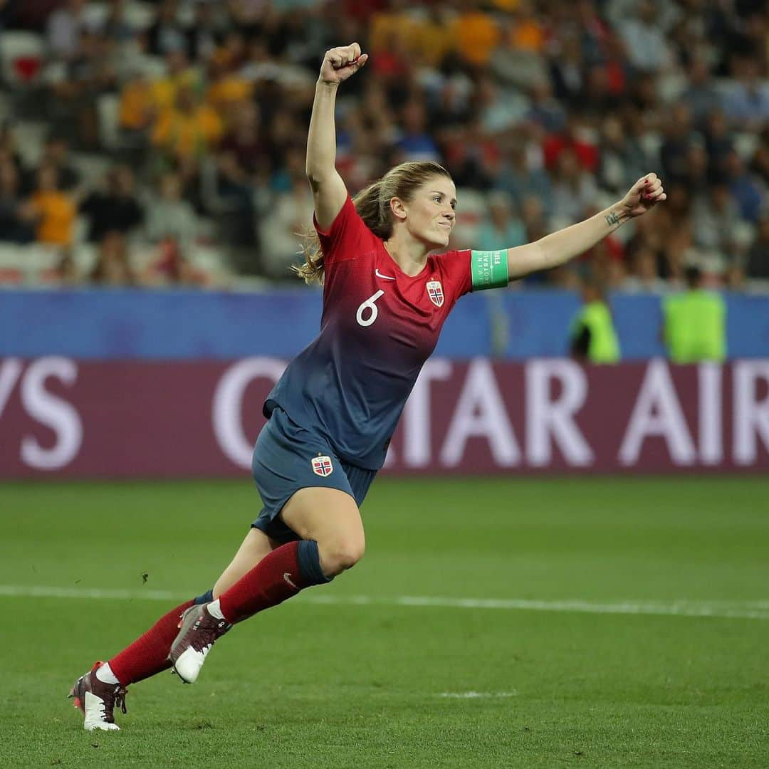 チェルシーFCさんのインスタグラム写真 - (チェルシーFCInstagram)「🏴󠁧󠁢󠁥󠁮󠁧󠁿🇳🇴 Seven @ChelseaFCW players in #FIFAWWC quarter-final action tonight! England v Norway. Good luck, girls! 👊 #CFC #Chelsea」6月27日 20時22分 - chelseafc