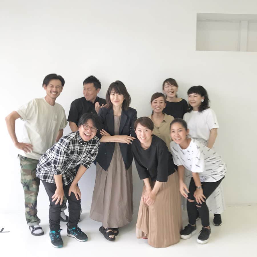 前田ゆかのインスタグラム：「今日の撮影！  ワクワク楽しい現場です〜 終始笑いのたえない 明るい雰囲気の中 撮影終了。  いつもありがとうございます☺️ 最後に能の舞を披露してくれた @shitomichi 先生  絶好調でございました👏👏 #美ST#shooting#beauty #skincare」