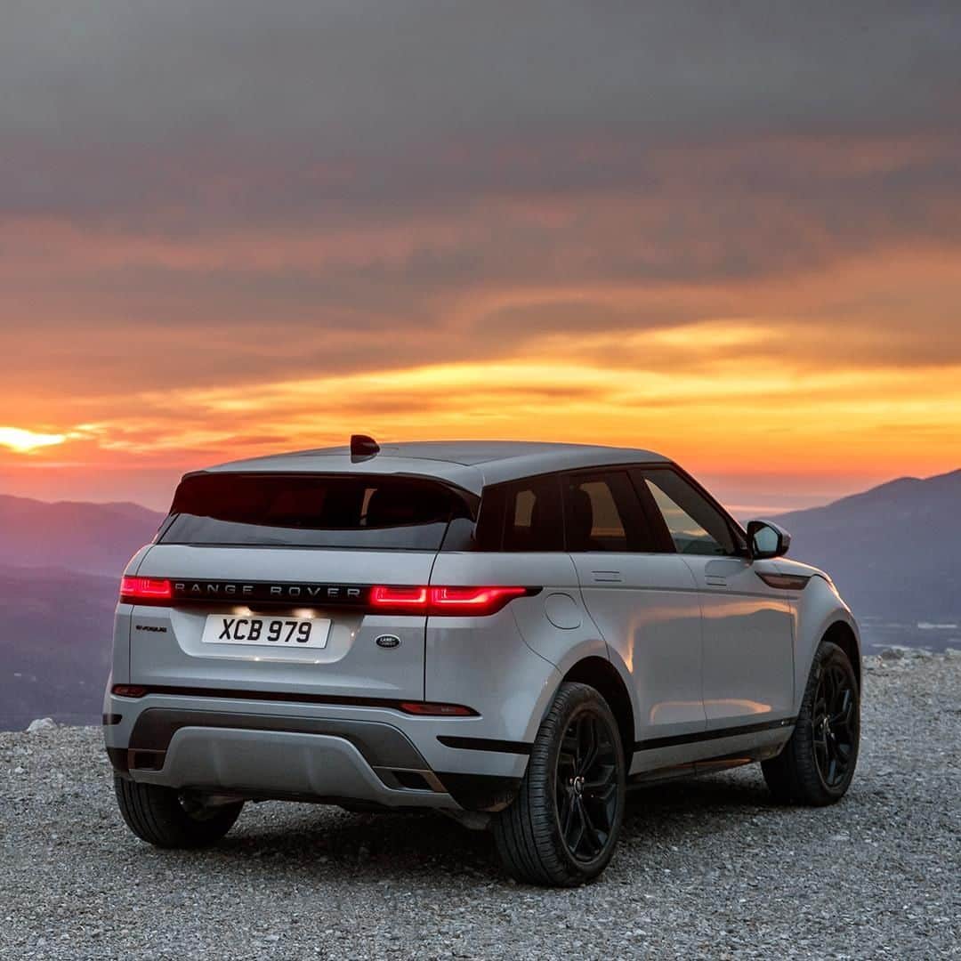 Land Roverさんのインスタグラム写真 - (Land RoverInstagram)「A heightened sense of refined luxury awaits in new #RangeRover #Evoque. Design your perfect vehicle by searching “new Range Rover Evoque configurator”. #LiveForTheCity #CompactSUV #Design #Carsofinstagram #4x4 #Luxury #Instadesign #Elegance #SustainableStyle #SustainableLiving #SustainableLuxury」6月27日 20時30分 - landrover