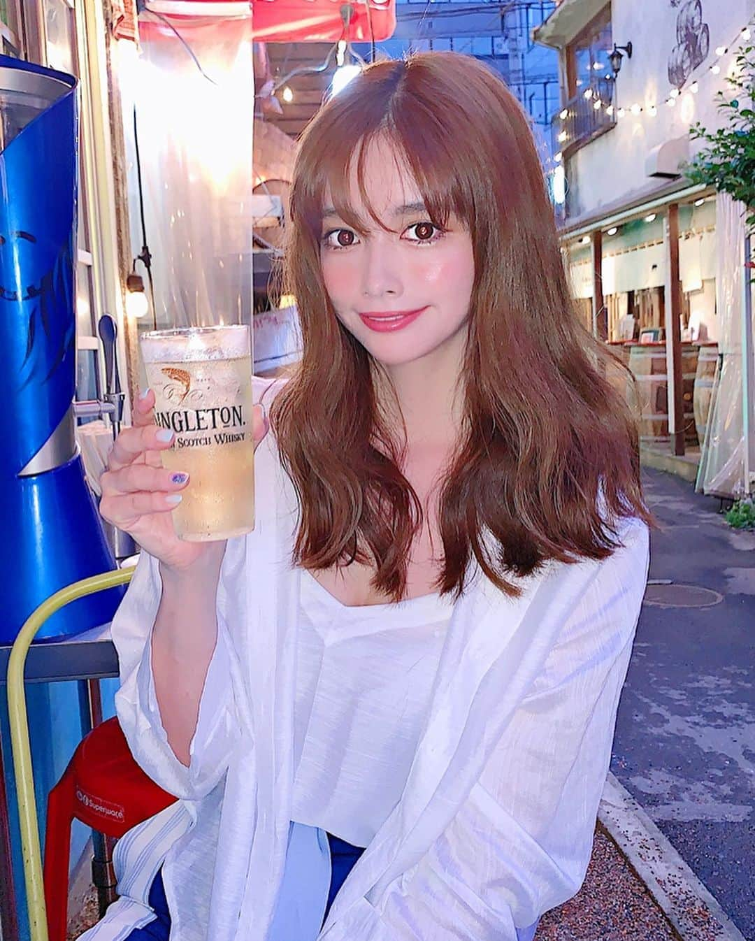 得あゆさんのインスタグラム写真 - (得あゆInstagram)「ほぼ新宿のれん街でほろ酔い〜🍻 ・ アーロイ兄弟でシングルトンハイボール飲んできたよ🍺 なめらかでスムース。シルキーな味わいが特徴🤗✨ ほぼ新宿のれん街でシングルトンのイベントは 7/17までやってるよ！ ・ ・ ・ ・ ・ ・ ・ ・ ・ #シングルトンダフタウン#ほぼスコットランドのれん街#ハイボールのためのシングルモルト#ほぼ新宿のれん街#シングルトン#シングルトンハイボール#乾杯#PR#飲み#夜ごはん#ディナー#お酒#楽しい#新宿#ご飯#美味しい#グルメ#インスタ映え#カメラ女子#飲み会#お洒落#シャツ#ほろ酔い#メイク#自撮り#japanesegirl#drink#japanesefood#shinjuku#gourmet」6月27日 20時36分 - tokuayu819