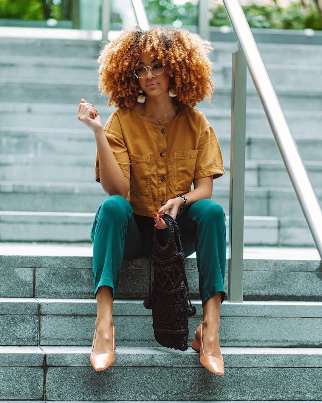 アクセサライズのインスタグラム：「Take Thursday's 9-5 look by storm and get a hold on the crochet look with our handcrafted Khari bag; a subtle evening twist to a summer shape. 📷 @alannanicolex 🔍 6903680300  Tap the link in the bio to shop now.  #Accessorize #Accessorizer」